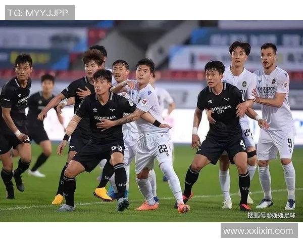 城南足球俱乐部迎战大邱队全力争胜展现球队实力与斗志 城南足球俱乐部迎战大邱队全力争胜展现球队实力与斗志