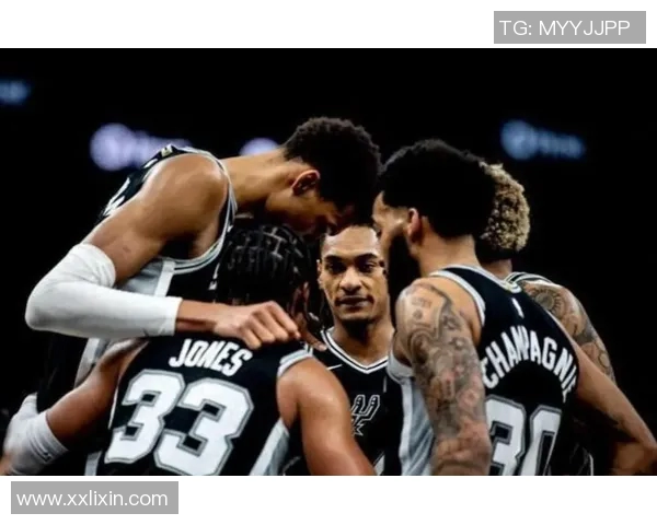 2013年季后赛马刺与勇士第三场激战回顾与精彩瞬间分析