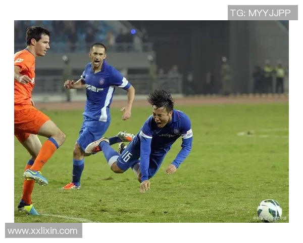 克罗斯:从中场指挥官到足球战术革新者的传奇之路 克罗斯:从中场指挥官到足球战术革新者的传奇之路