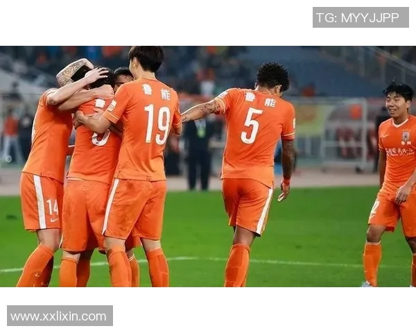 鲁能与上港对决引发国外媒体热议赛场表现与战术分析